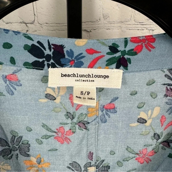 Beachlunchlounge Blue Floral Button Up Top Size Small - Picture 2 of 6
